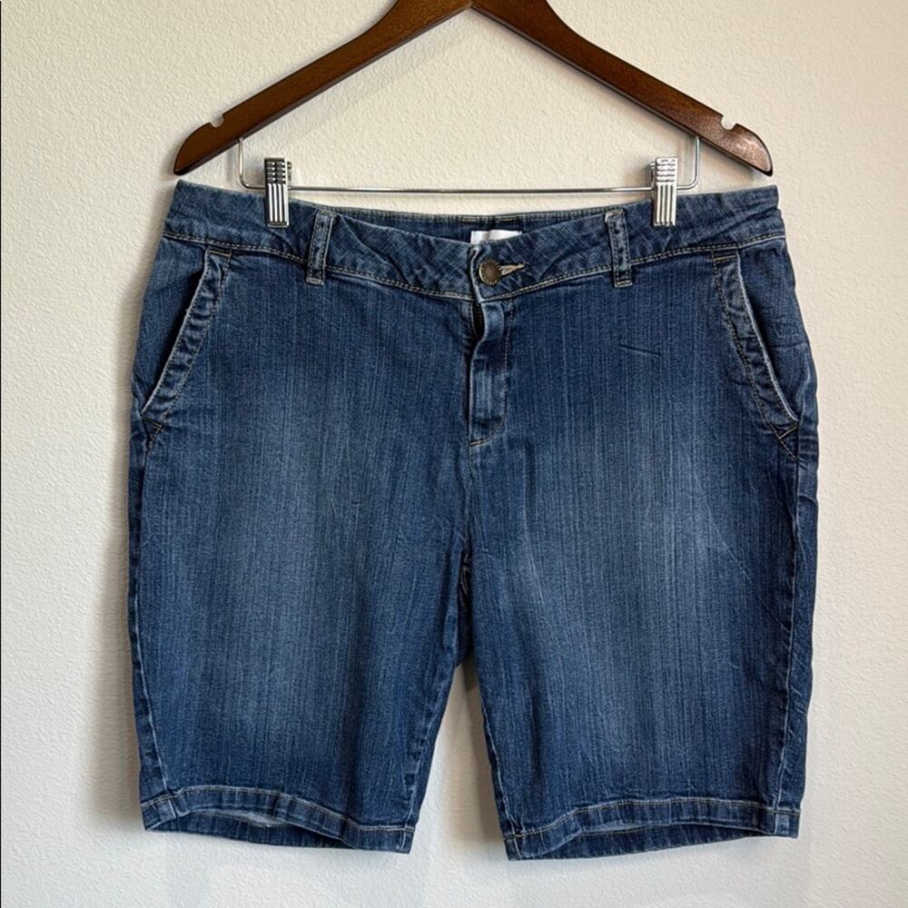 Liz Claiborne Med Wash Classsic Fit Denim Jean Shorts 10" Inseam Size 16